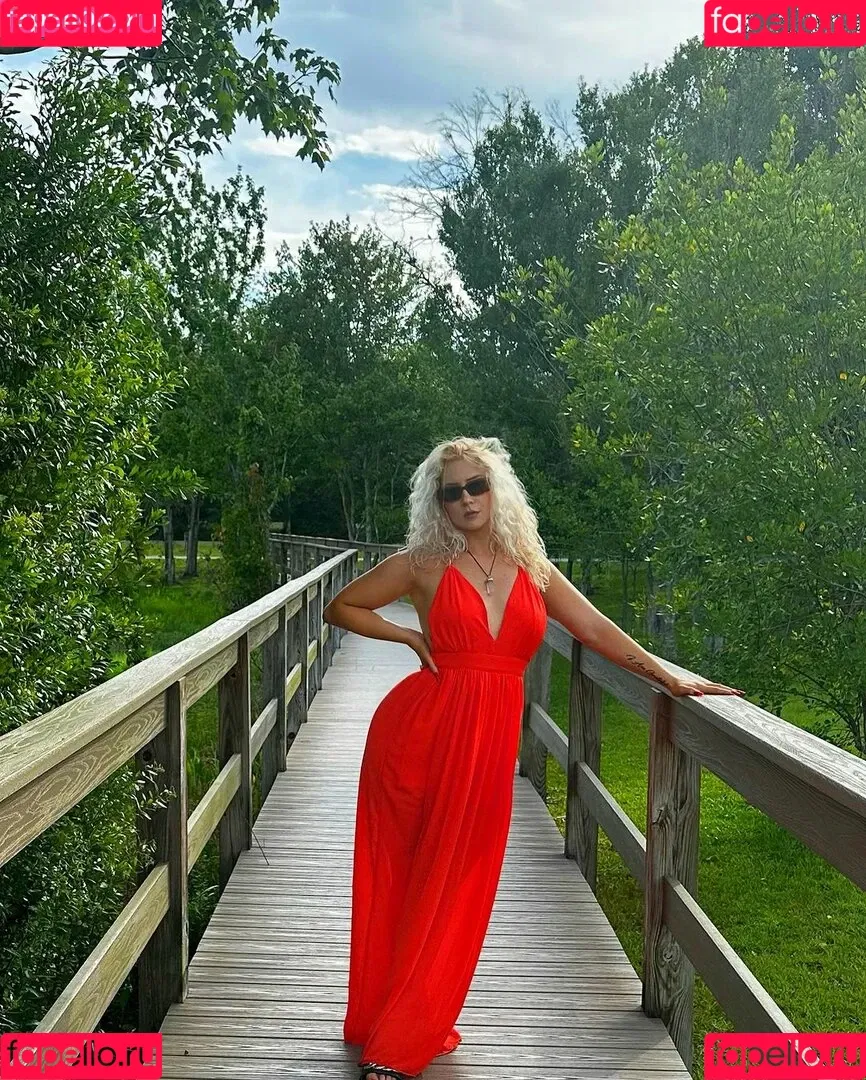 Nikkita Lyons Onlyfans Photo Gallery 