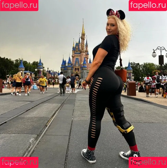 Nikkita Lyons Onlyfans Photo Gallery 