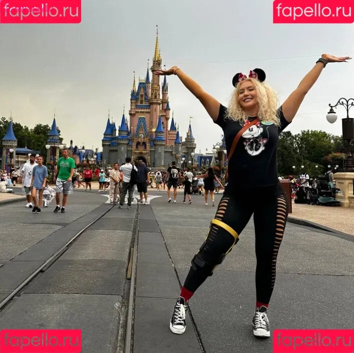 Nikkita Lyons Onlyfans Photo Gallery 