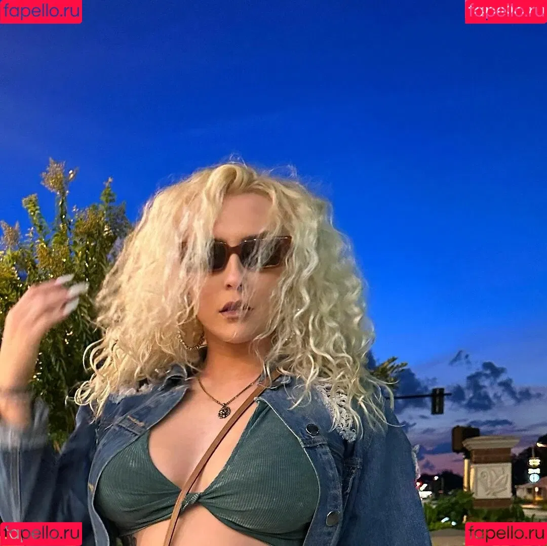 Nikkita Lyons Onlyfans Photo Gallery 