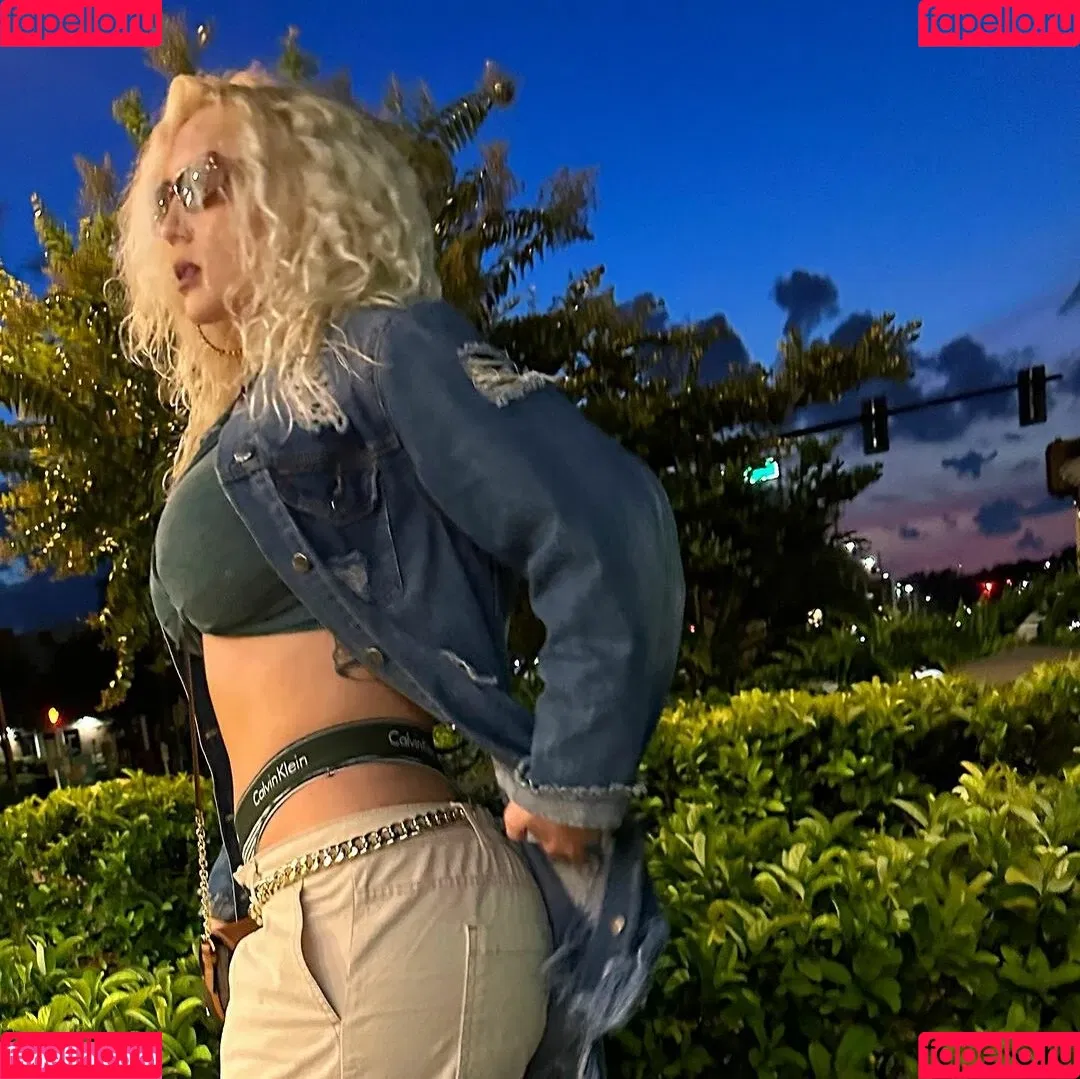 Nikkita Lyons Onlyfans Photo Gallery 