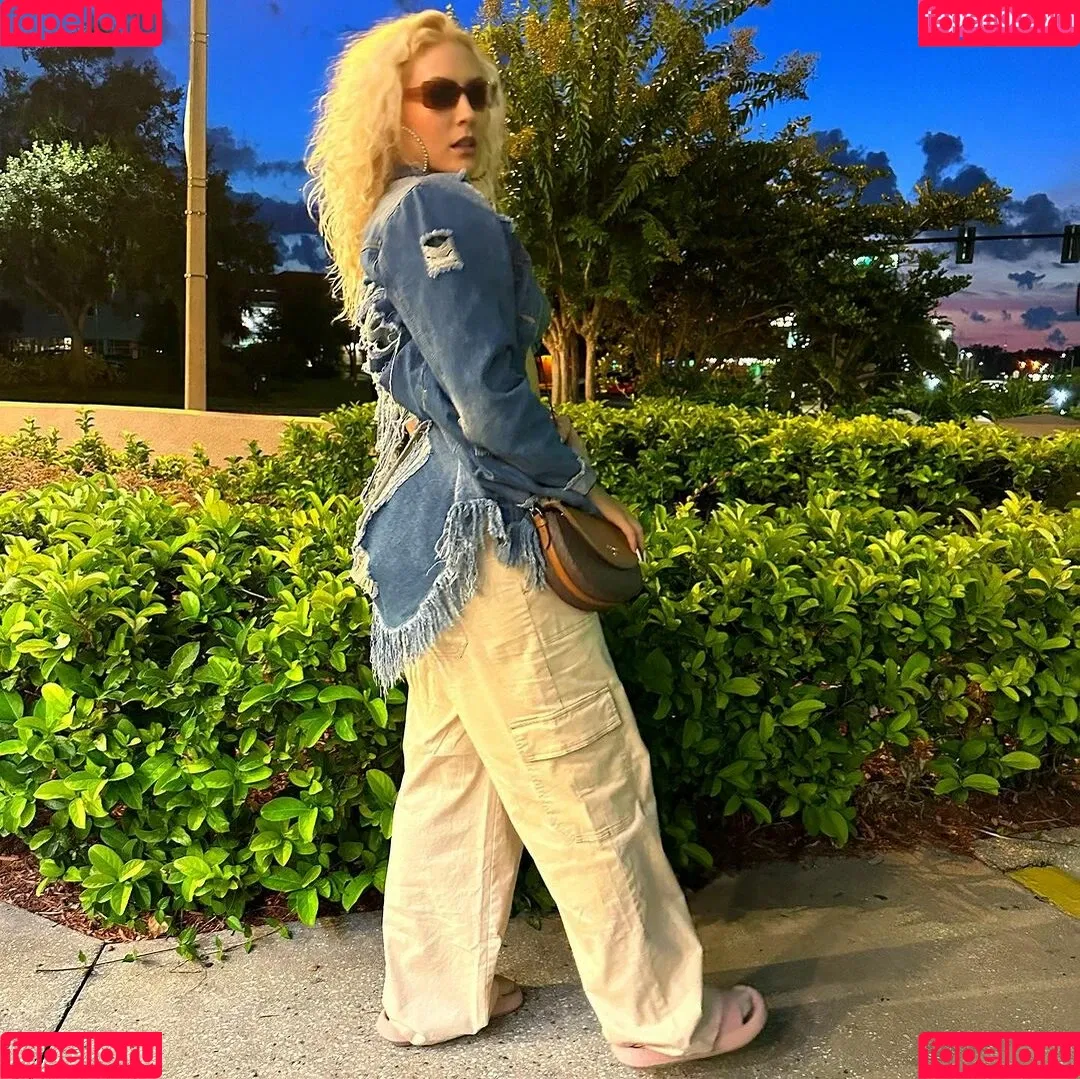 Nikkita Lyons Onlyfans Photo Gallery 
