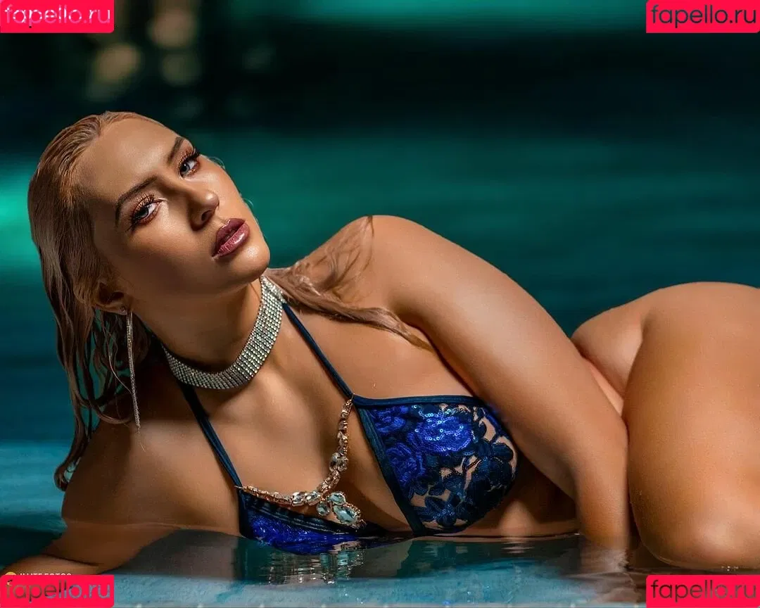 Nikkita Lyons Onlyfans Photo Gallery 