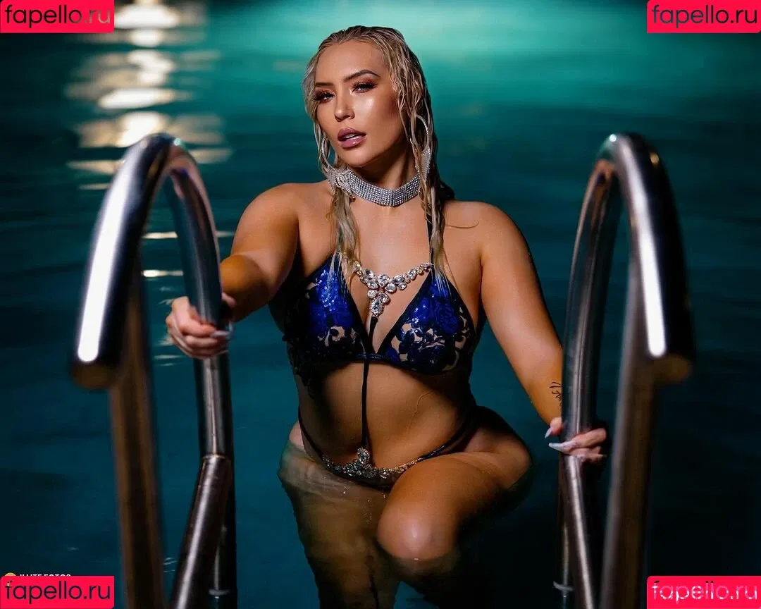 Nikkita Lyons Onlyfans Photo Gallery 