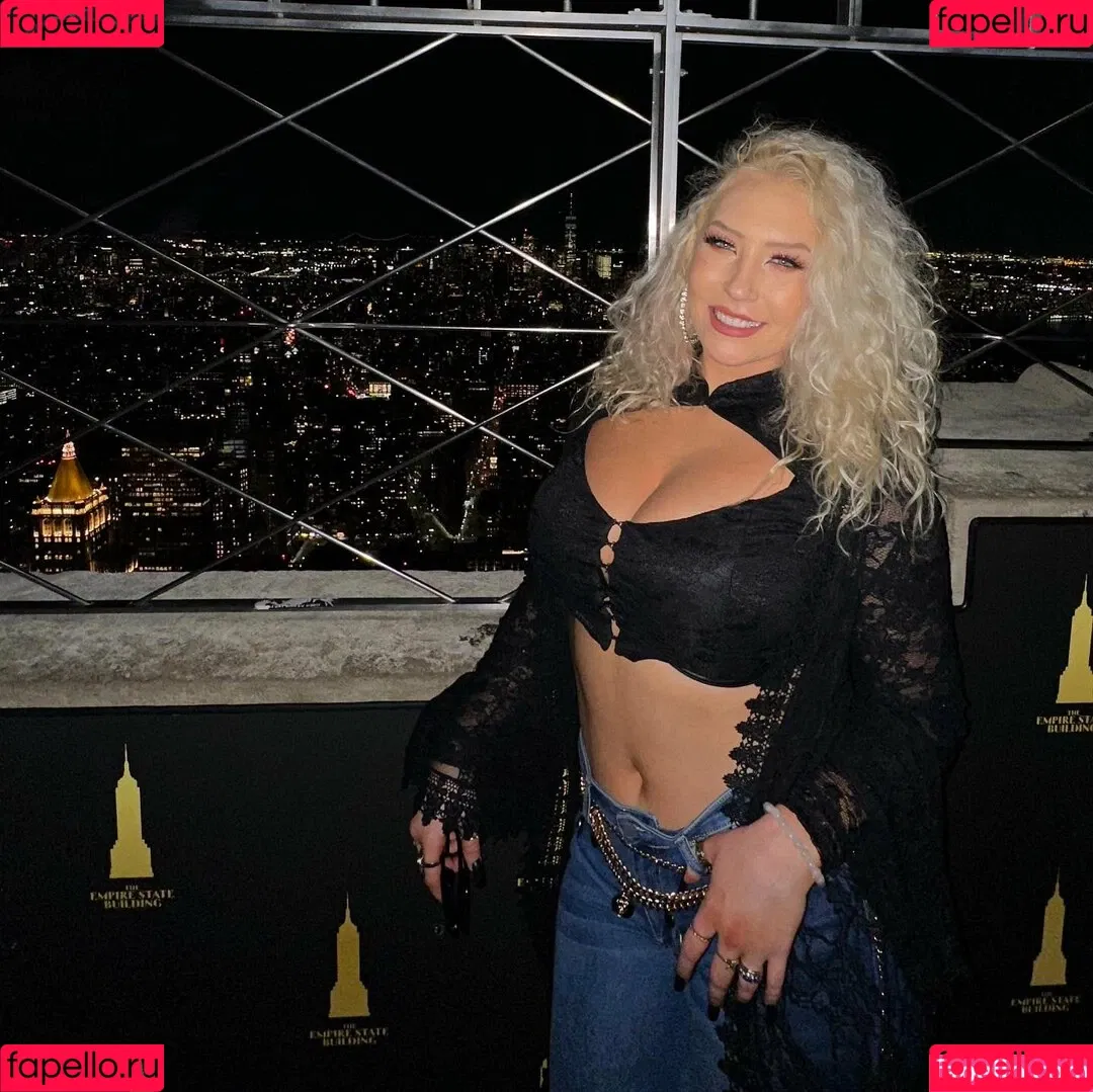 Nikkita Lyons Onlyfans Photo Gallery 