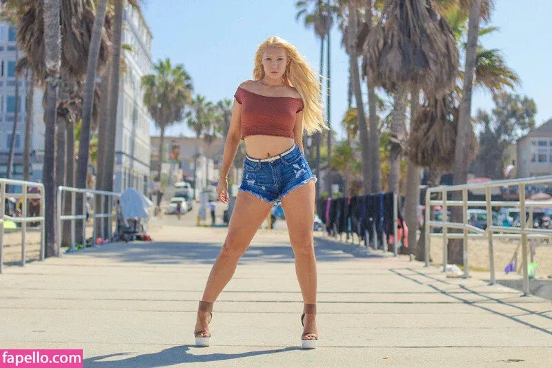 Nikkita Lyons Onlyfans Photo Gallery 