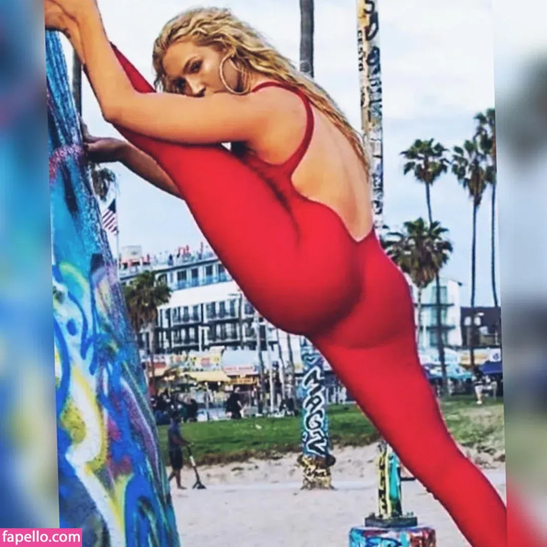 Nikkita Lyons Onlyfans Photo Gallery 