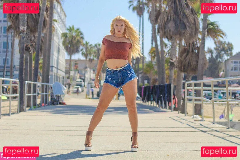 Nikkita Lyons Onlyfans Photo Gallery 