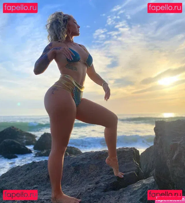 Nikkita Lyons Onlyfans Photo Gallery 