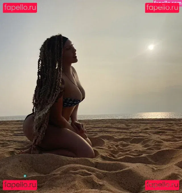 Nikkita Lyons Onlyfans Photo Gallery 