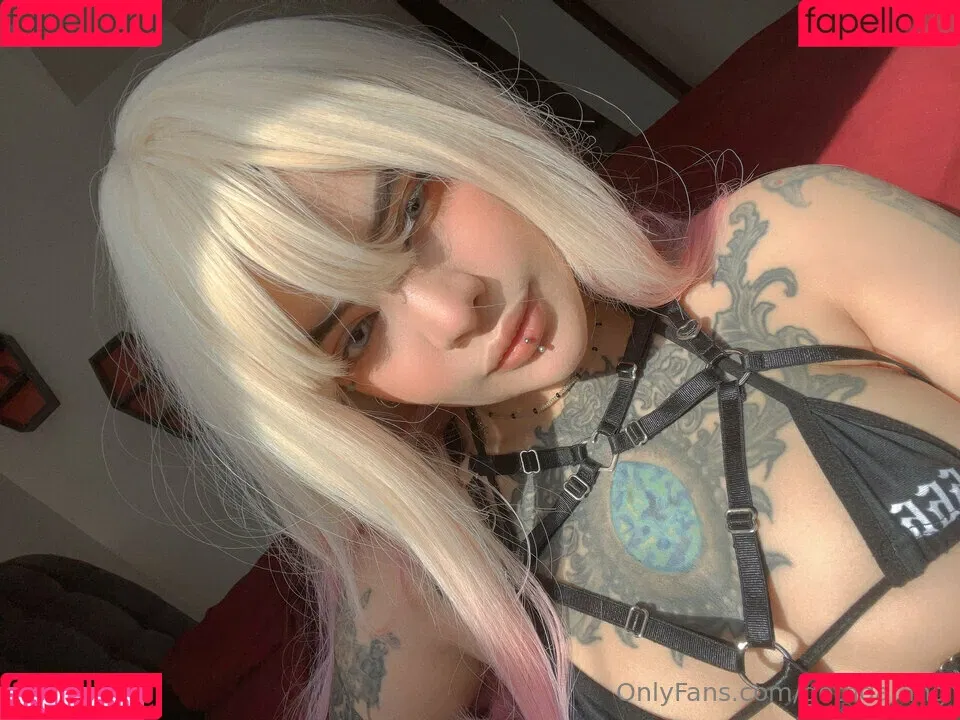 GothDarling Onlyfans Photo Gallery 