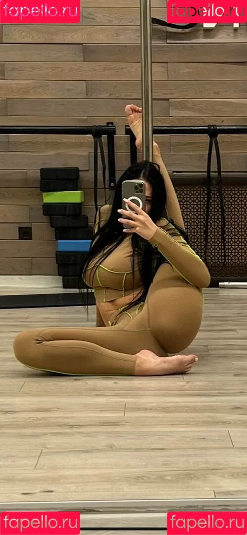 alinajimmychoo Onlyfans Photo Gallery 