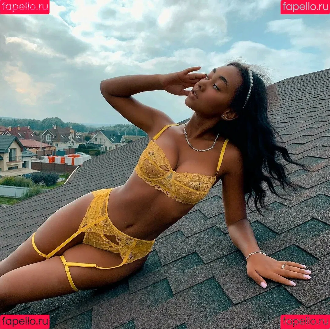 Elizabeth Anorue Onlyfans Photo Gallery 