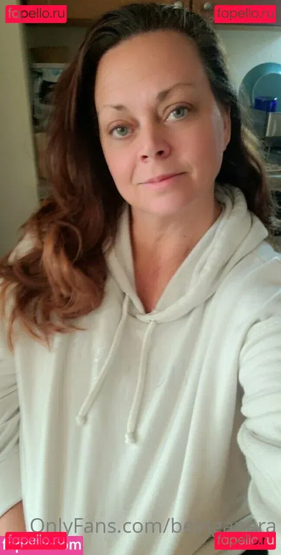 beingapara Onlyfans Photo Gallery 