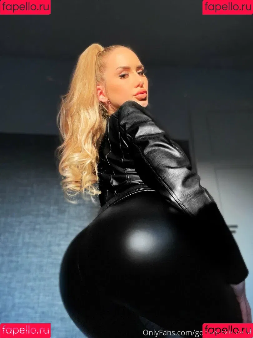 goddesskiragold Onlyfans Photo Gallery 