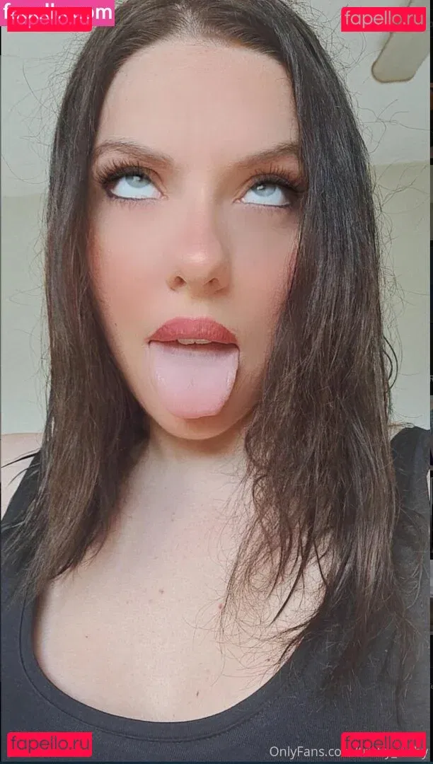 LittleMissTrish Onlyfans Photo Gallery 