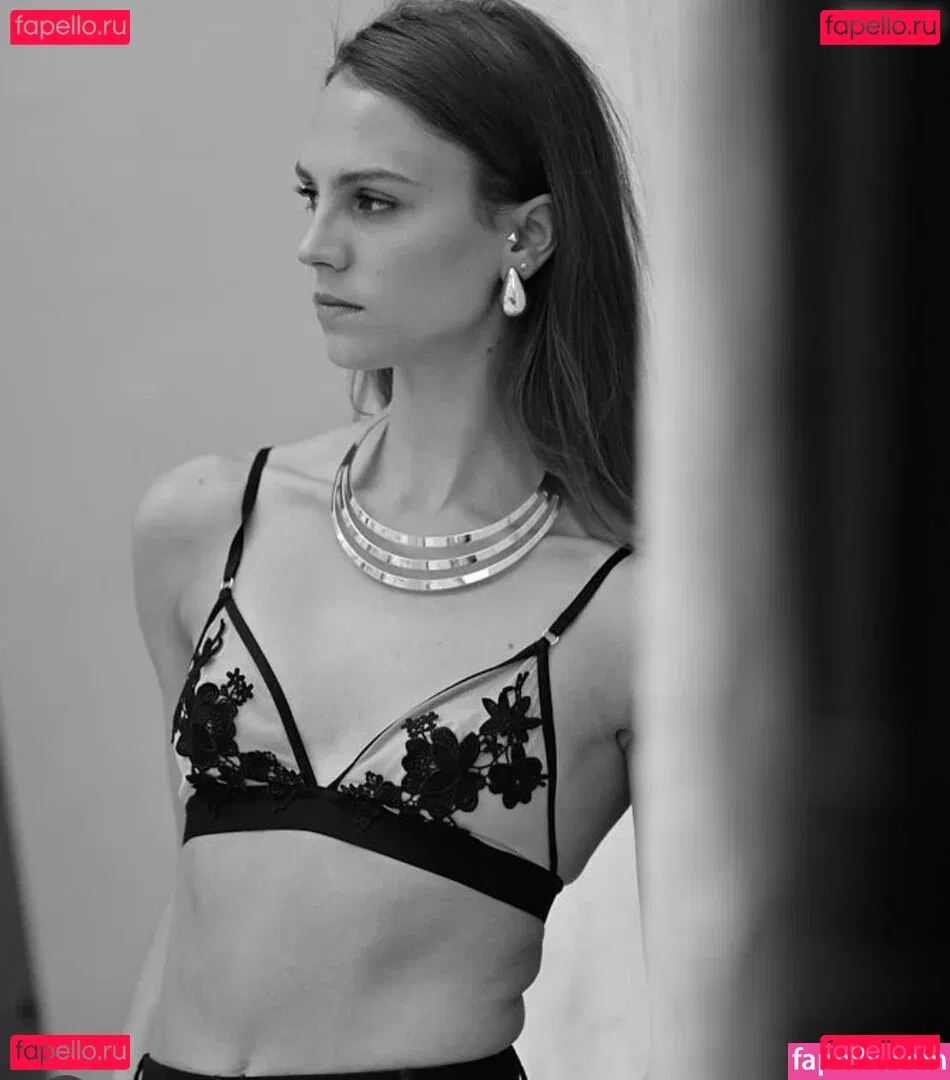 Simone Kowalski Onlyfans Photo Gallery 