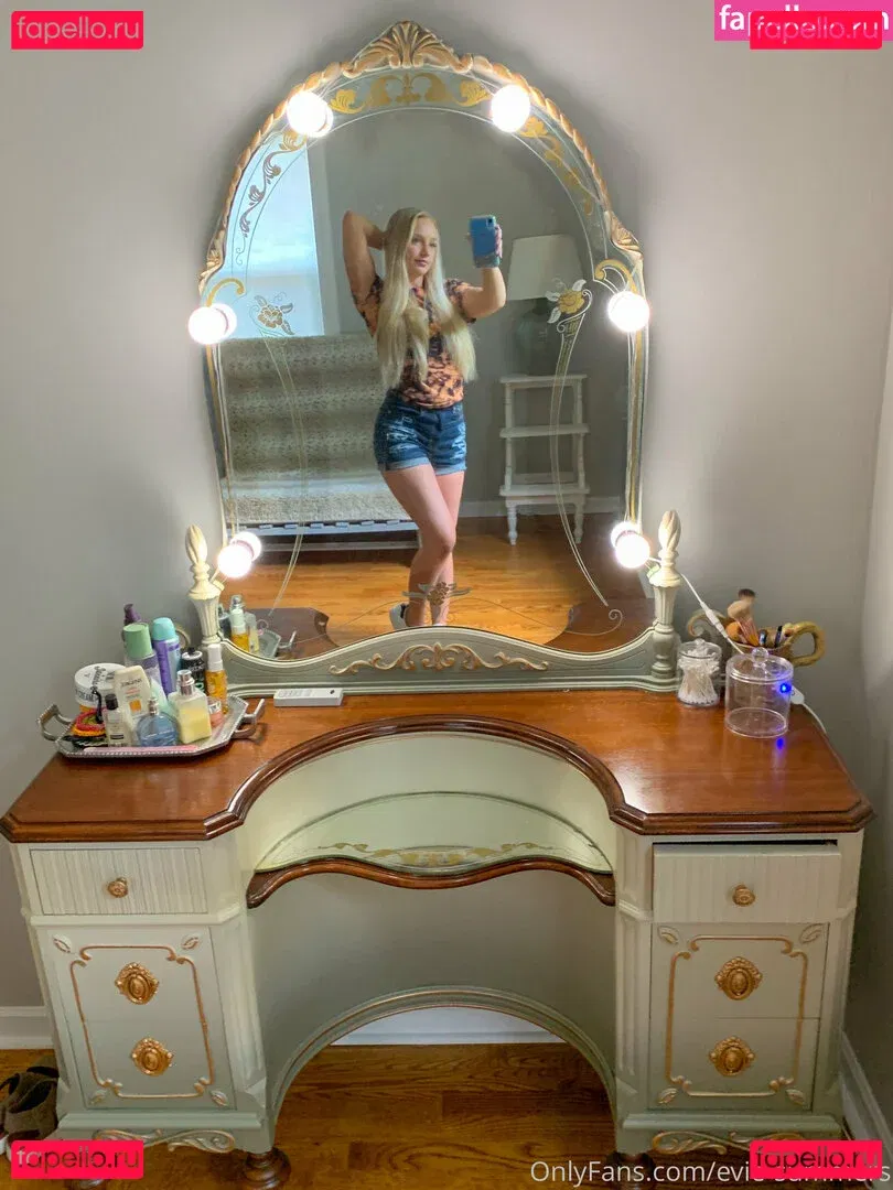 evie-summers Onlyfans Photo Gallery 