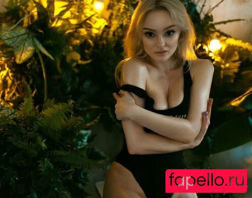 Sophie Katssby Nude Onlyfans Photo 8