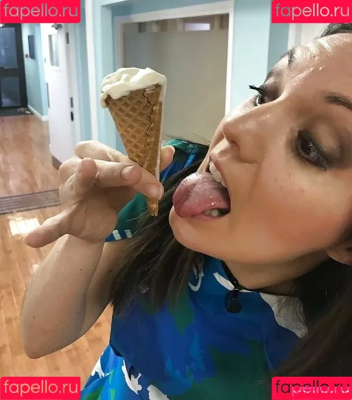 Laura Tobin Onlyfans Photo Gallery 