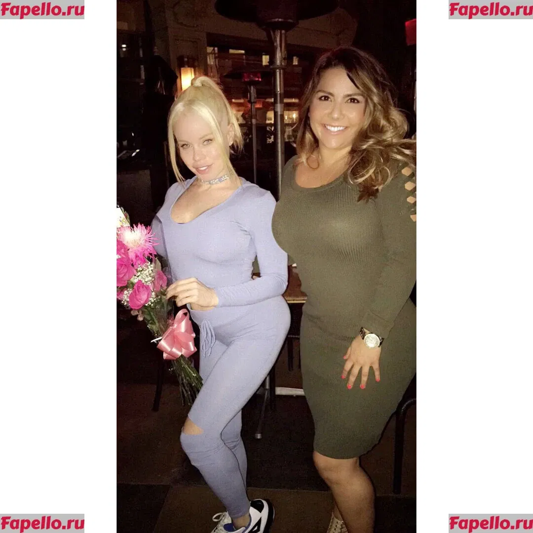 nikkidelano Onlyfans Photo Gallery 