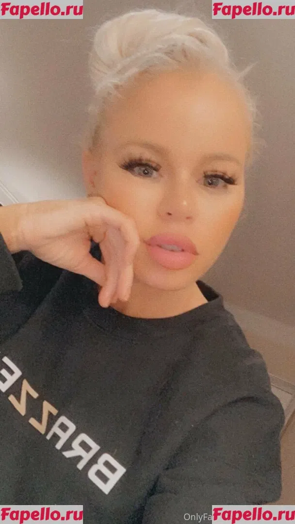 nikkidelano Onlyfans Photo Gallery 