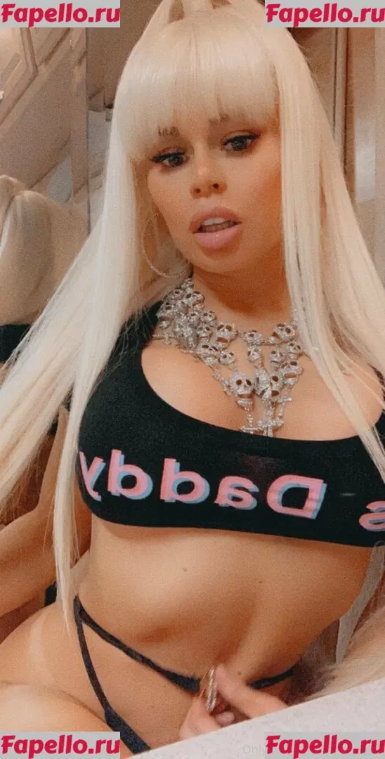 nikkidelano Onlyfans Photo Gallery 