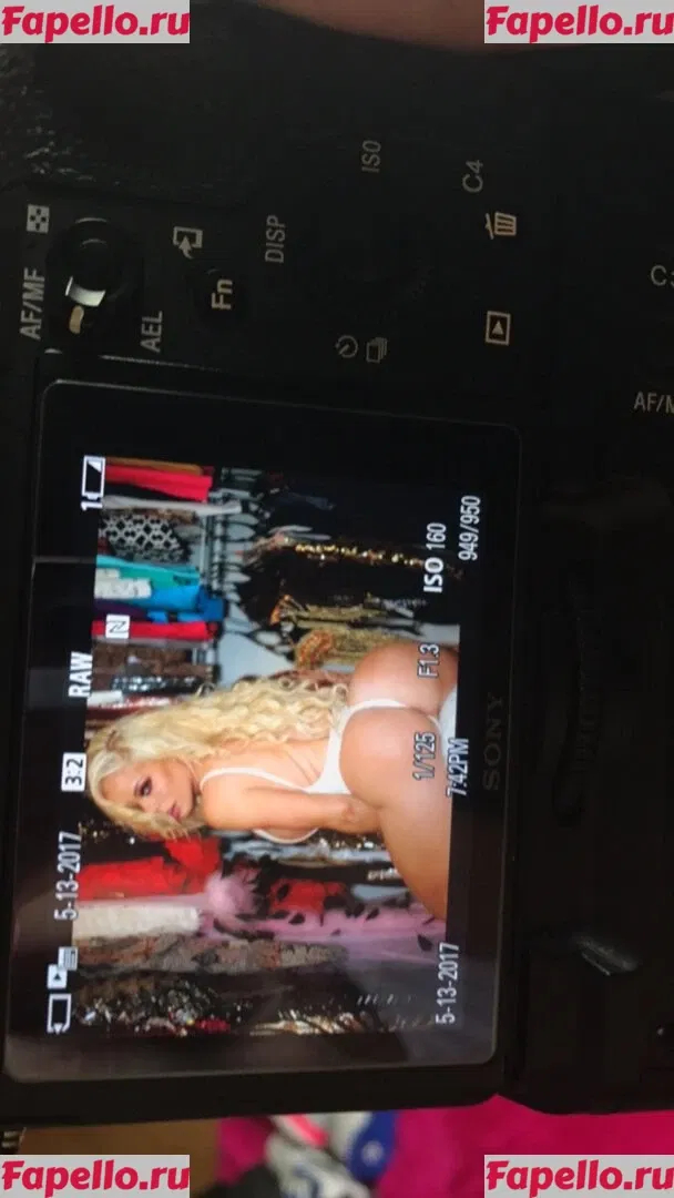 nikkidelano Onlyfans Photo Gallery 