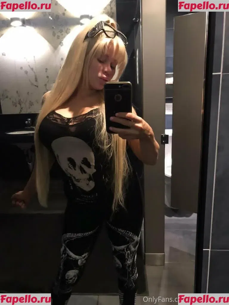 nikkidelano Onlyfans Photo Gallery 