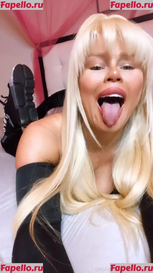 nikkidelano Onlyfans Photo Gallery 