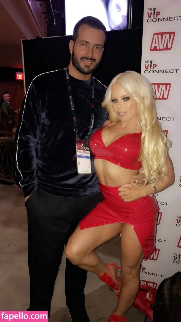 nikkidelano Onlyfans Photo Gallery 