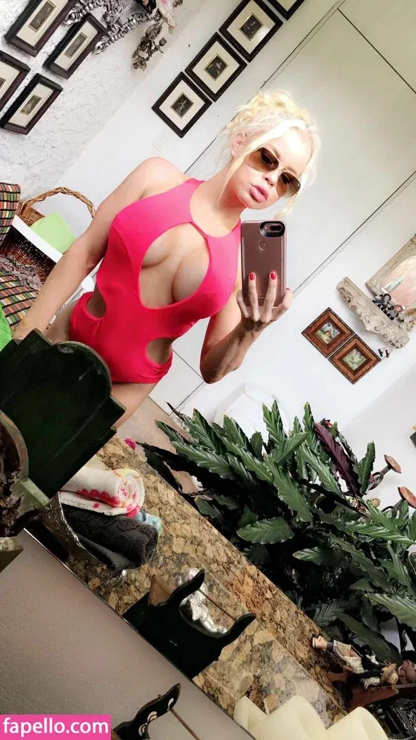 nikkidelano Onlyfans Photo Gallery 