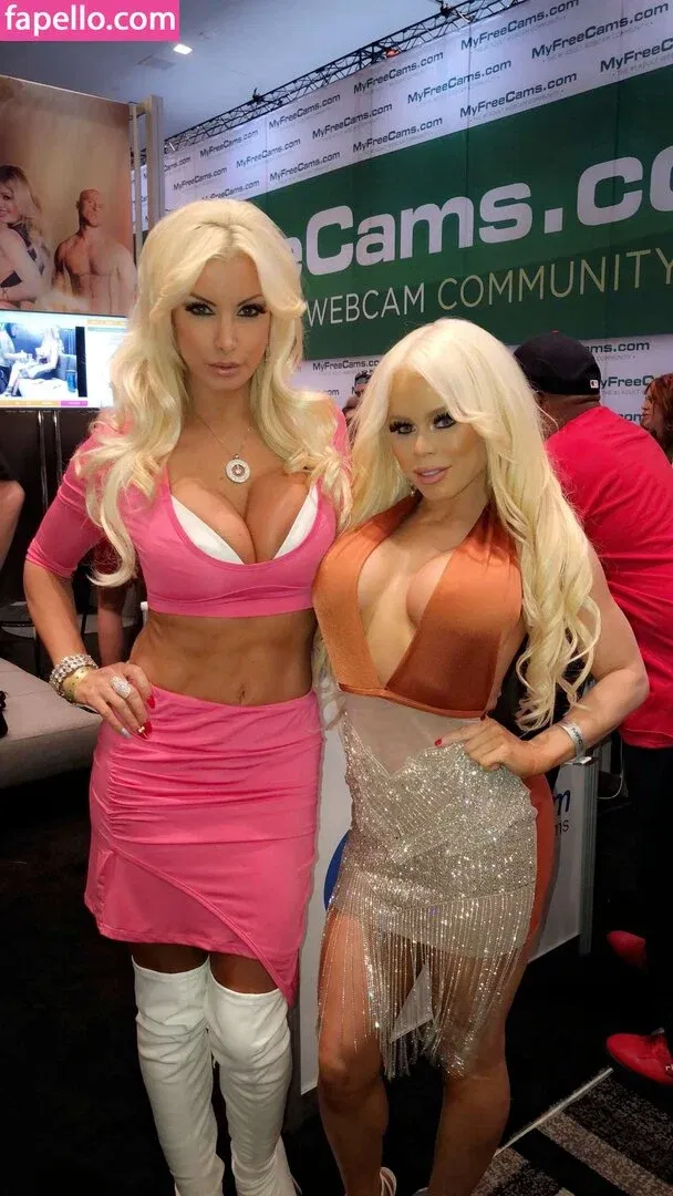 nikkidelano Onlyfans Photo Gallery 