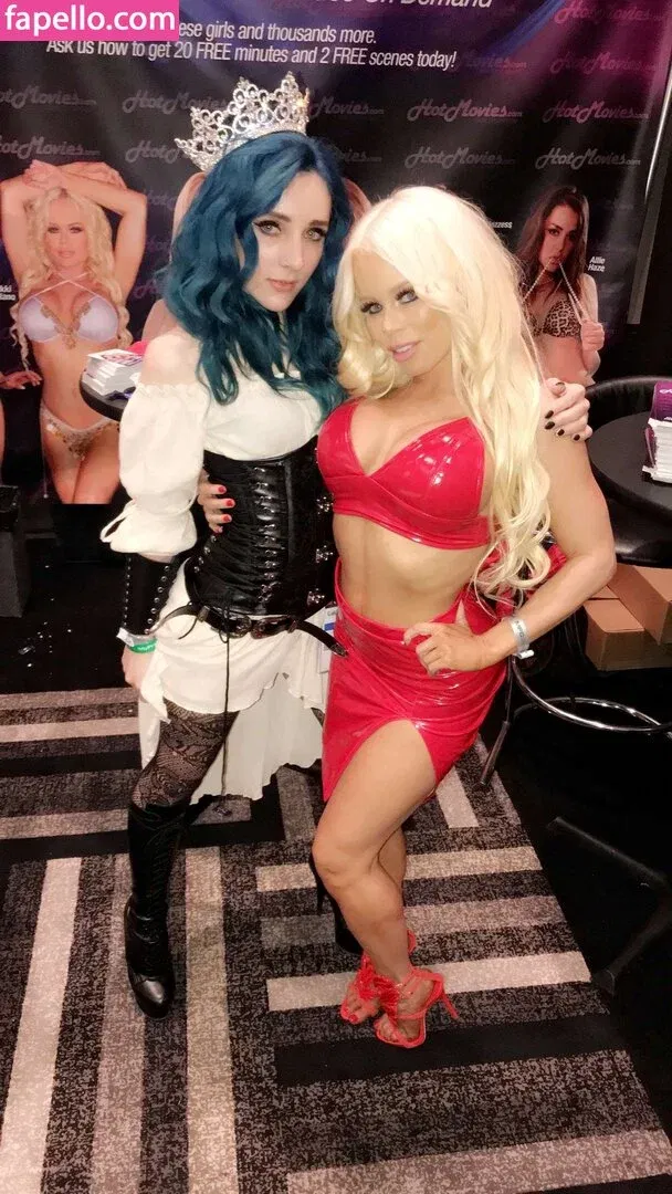 nikkidelano Onlyfans Photo Gallery 