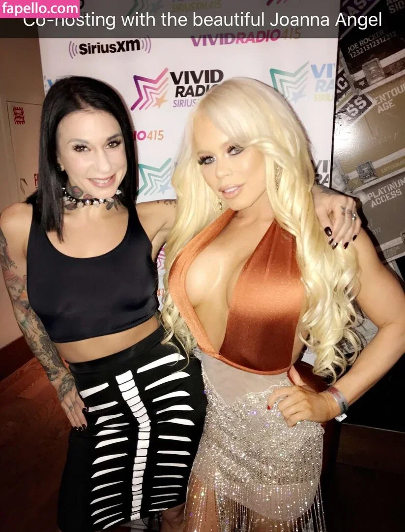 nikkidelano Onlyfans Photo Gallery 