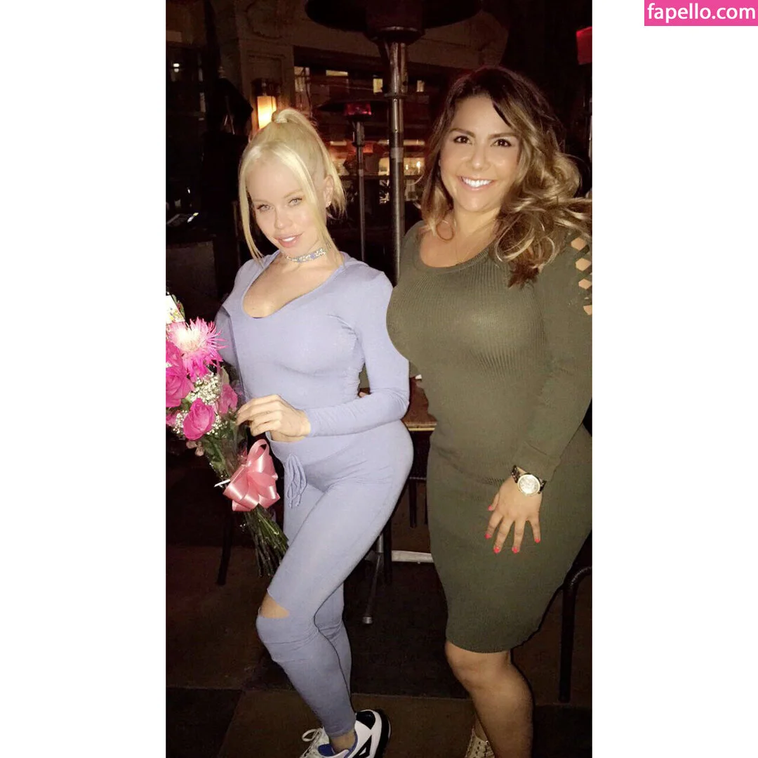 nikkidelano Onlyfans Photo Gallery 