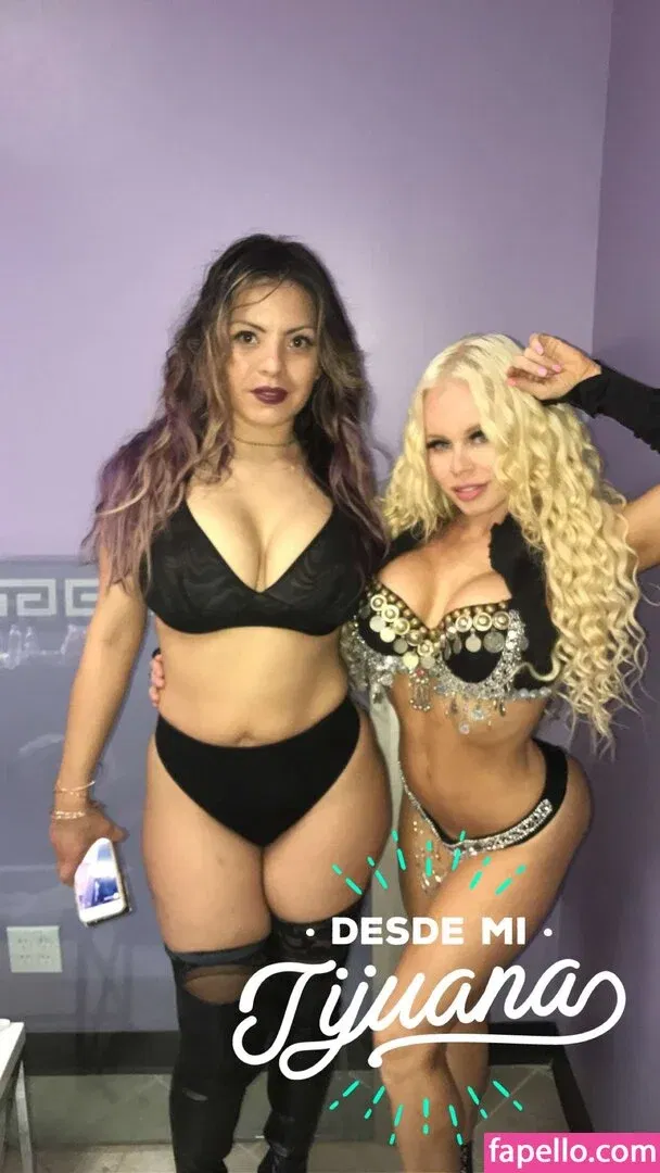 nikkidelano Onlyfans Photo Gallery 