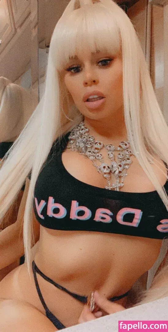 nikkidelano Onlyfans Photo Gallery 
