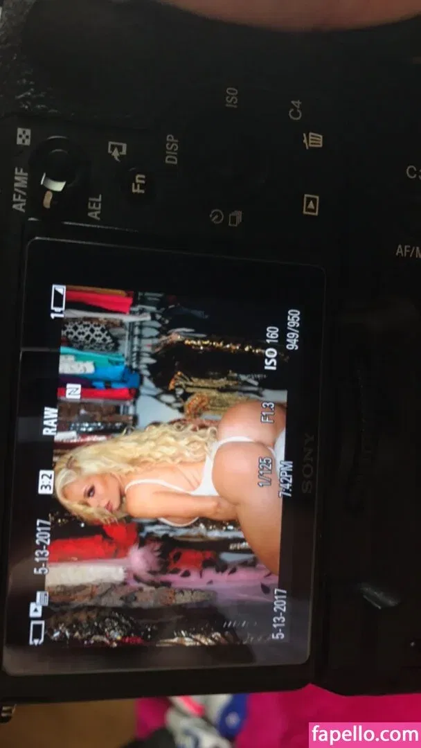 nikkidelano Onlyfans Photo Gallery 