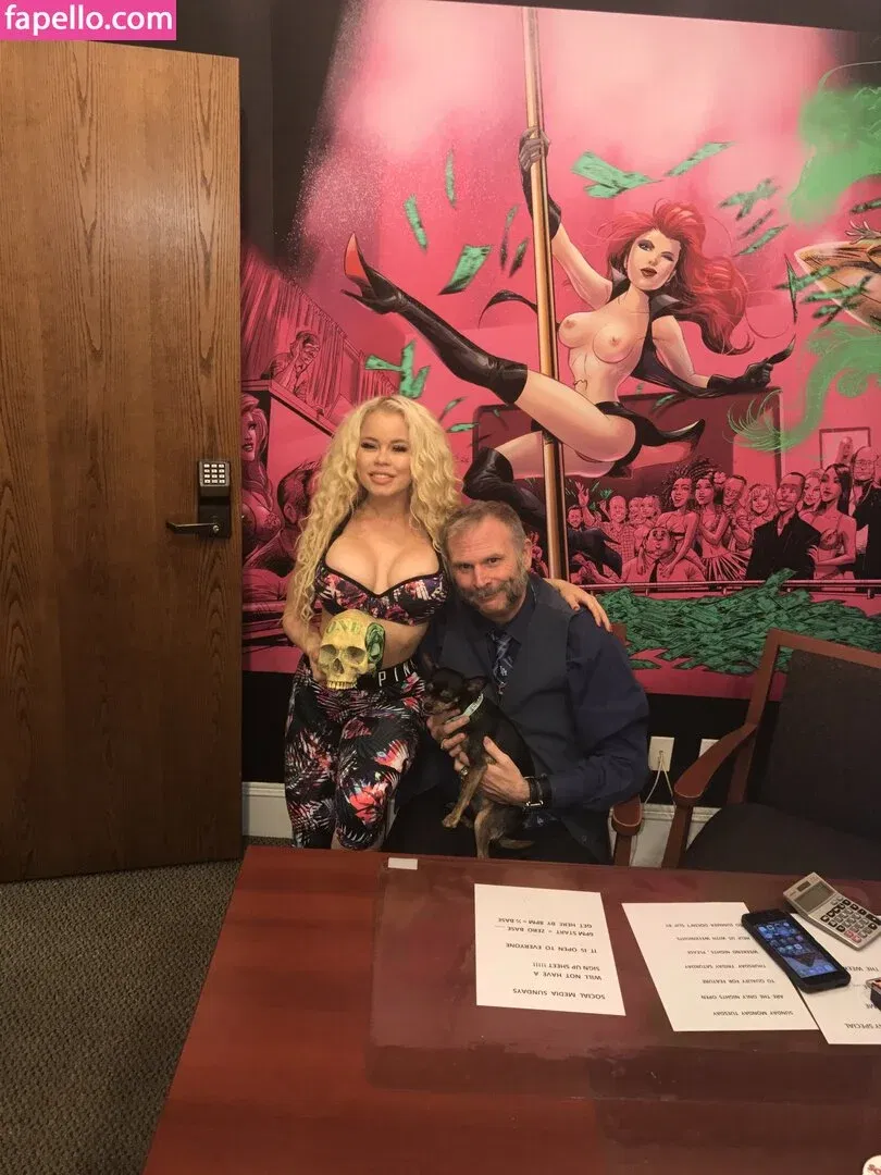 nikkidelano Onlyfans Photo Gallery 