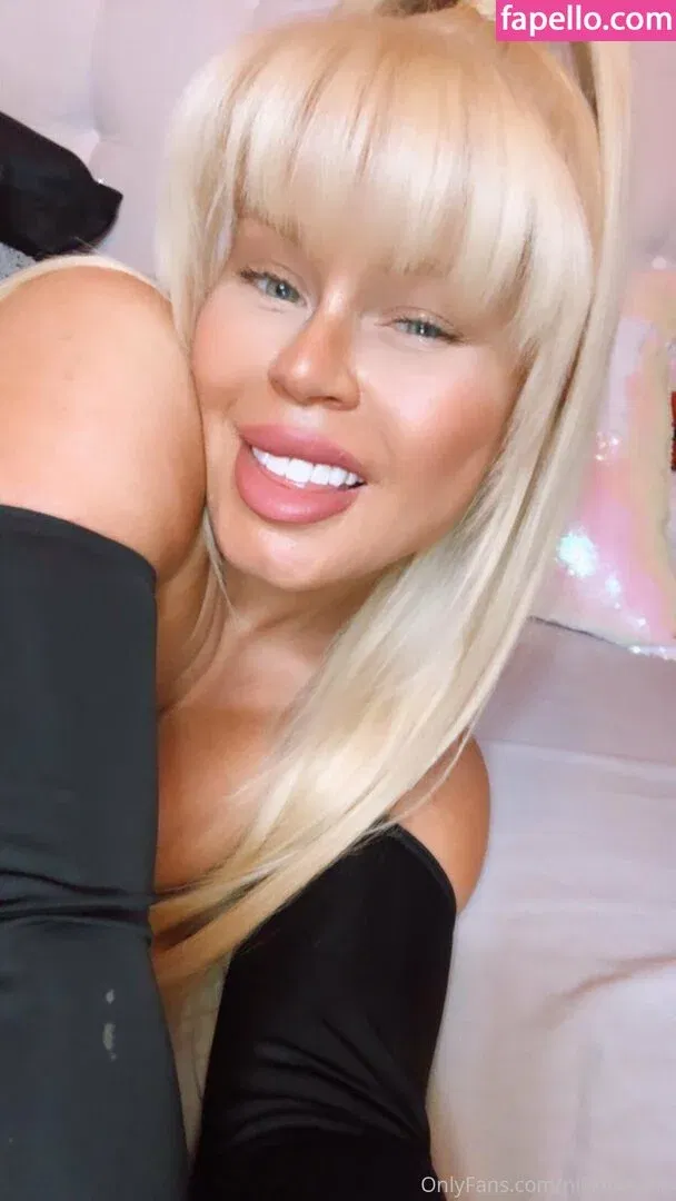 nikkidelano Onlyfans Photo Gallery 