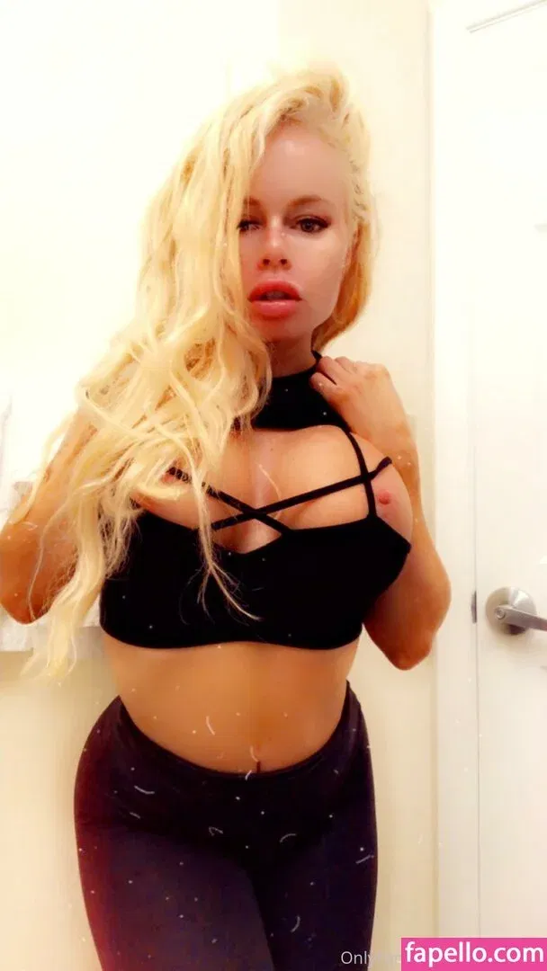nikkidelano Onlyfans Photo Gallery 