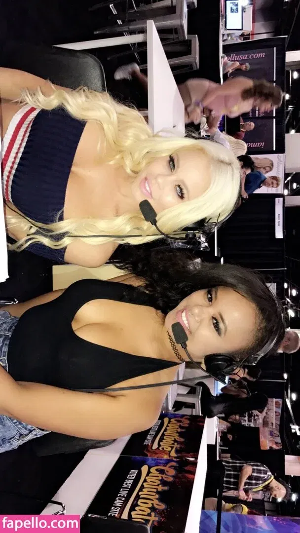 nikkidelano Onlyfans Photo Gallery 