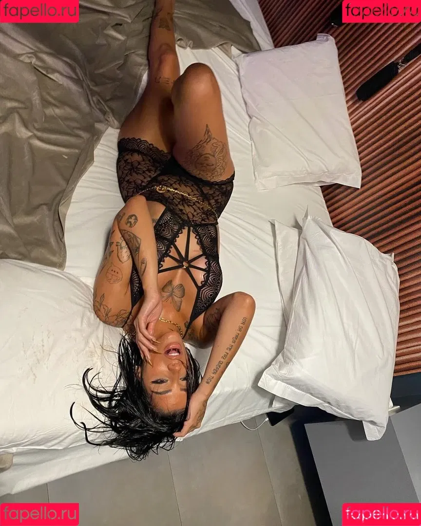 AZZY Onlyfans Photo Gallery 