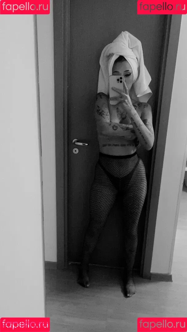 AZZY Onlyfans Photo Gallery 