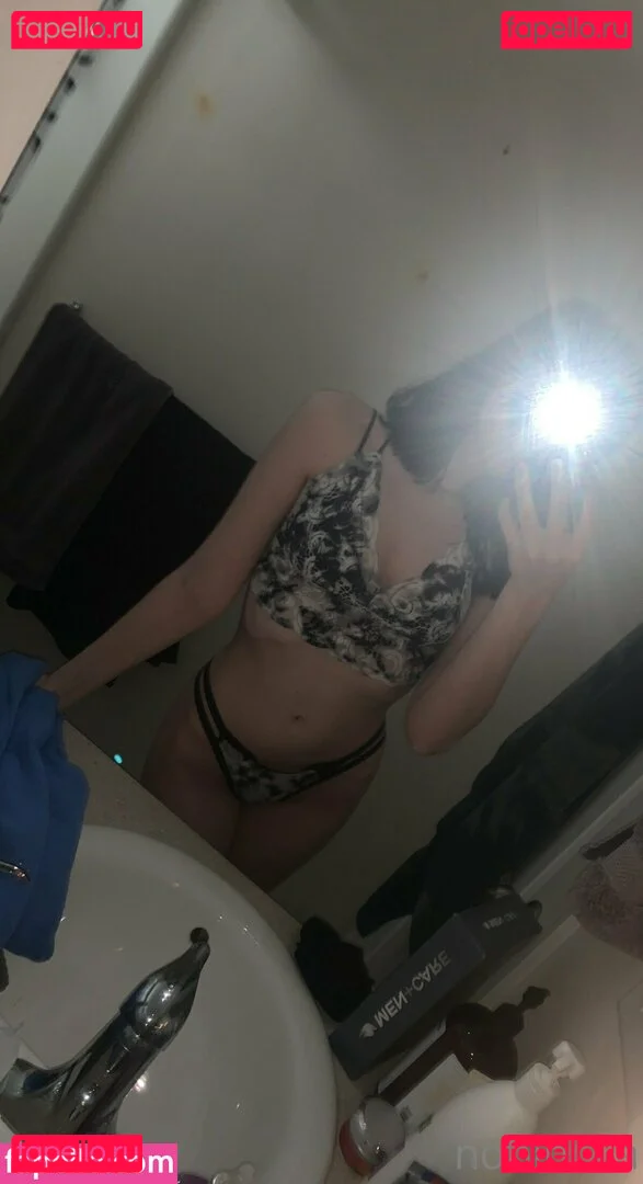 nobinova Onlyfans Photo Gallery 