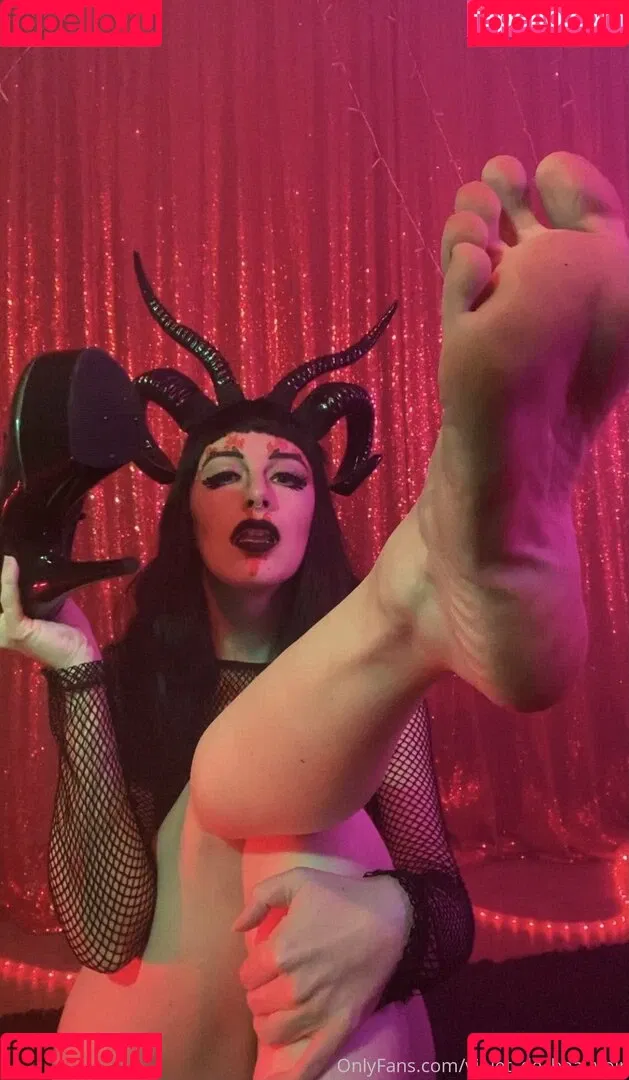 violet_de_beauvoir Onlyfans Photo Gallery 