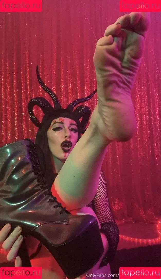 violet_de_beauvoir Onlyfans Photo Gallery 