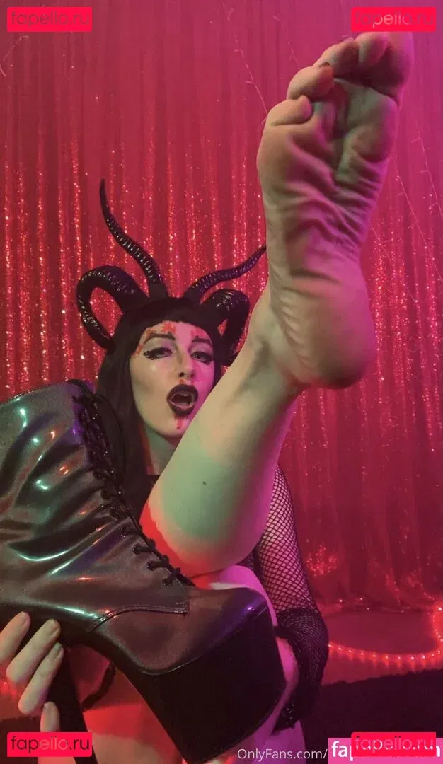 violet_de_beauvoir Onlyfans Photo Gallery 