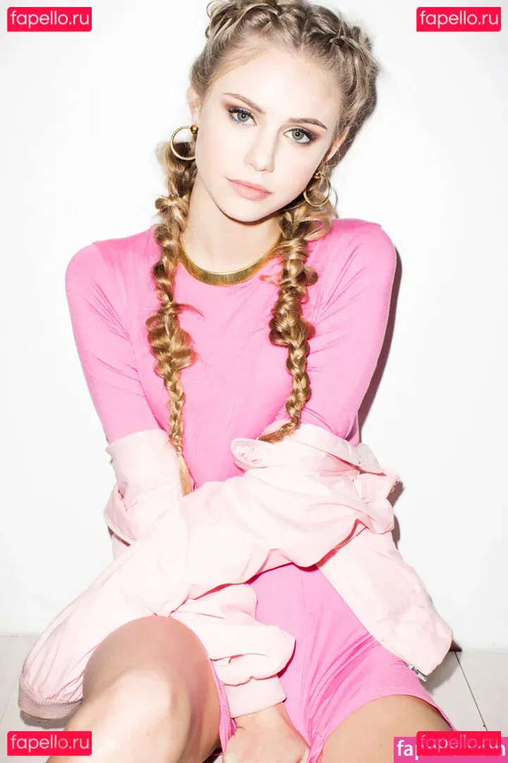 Scarlett Leithold Onlyfans Photo Gallery 